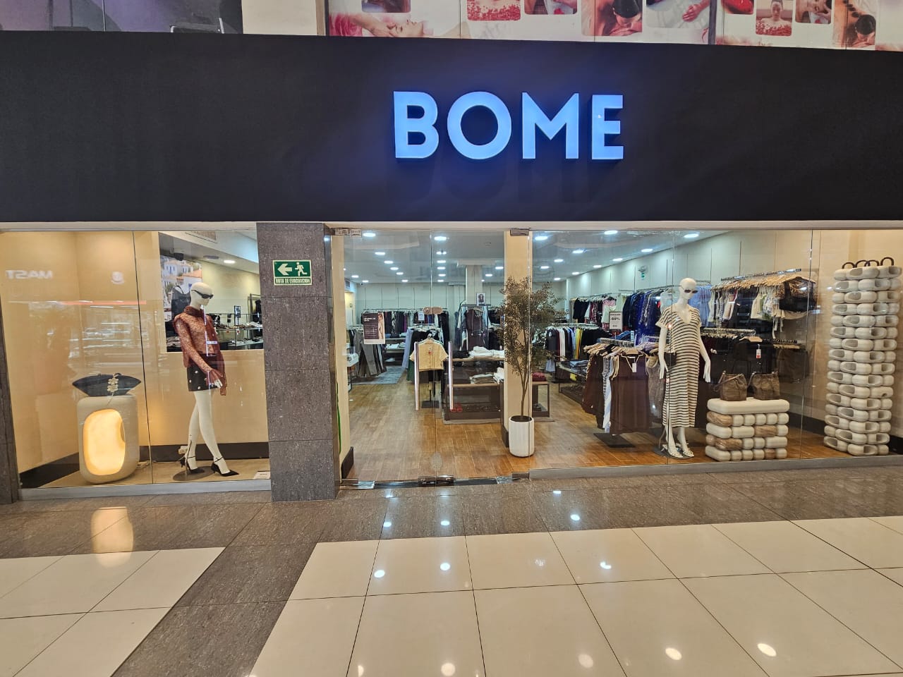 Fachada de BOME en Supercentro El Dorado